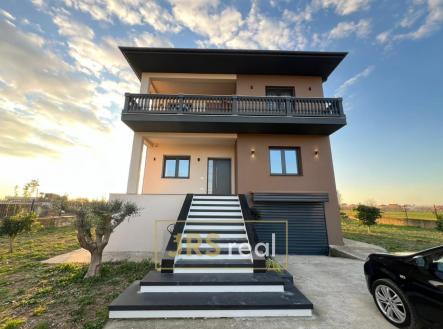 WhatsApp Image 2026-02-03 at 14.26.22 | Prodej - dům/vila, 300 m²