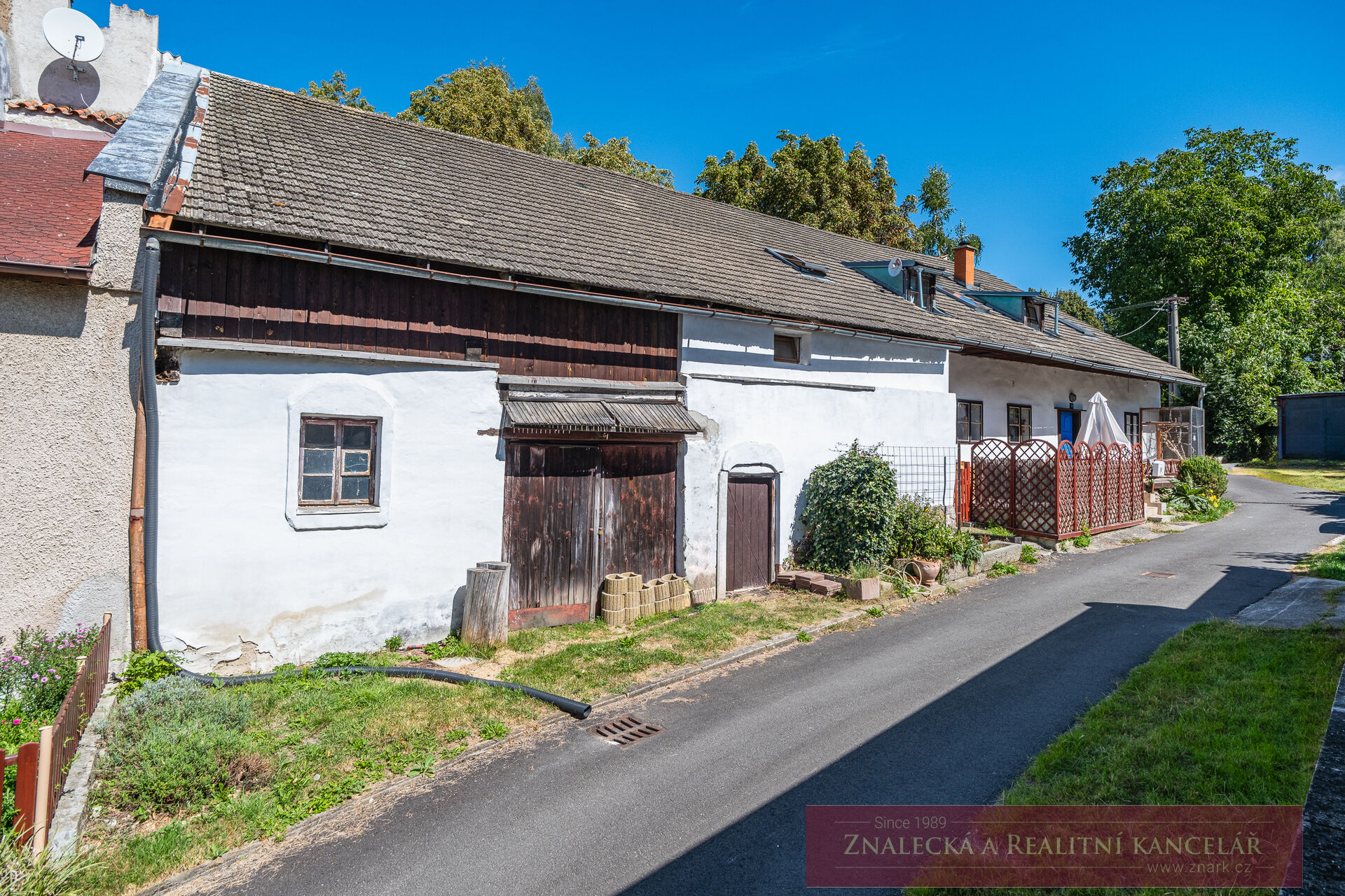 Chalupa 5+1 se stodolou, maštalí a zahradami v Radeníně