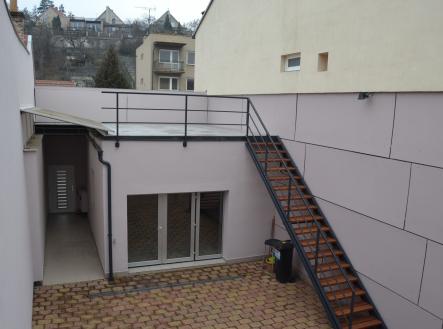 atrium, terasa | Prodej - komerční objekt, obchodní centrum, 195 m²