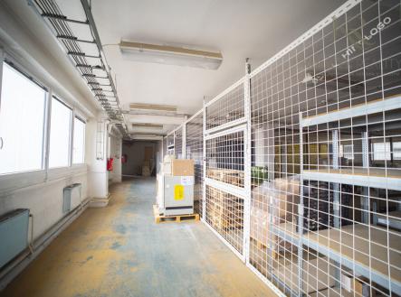 Pronájem - skladovací prostor, 92 m²