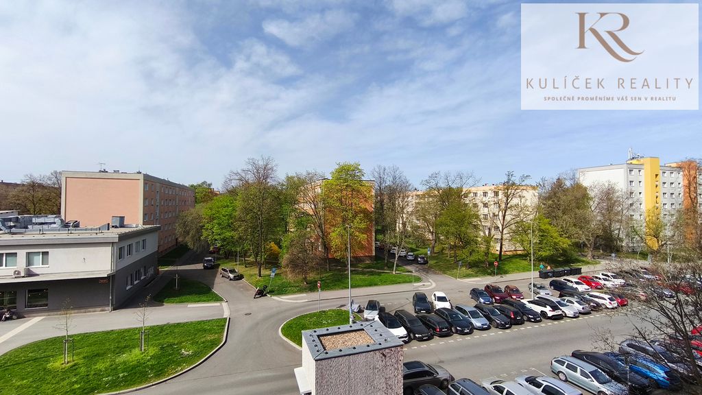 KULÍČEK Reality - Pronájem bytu - Pohled z okna