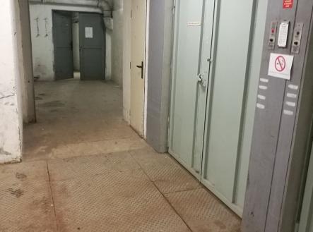 KULÍČEK Reality - Pronájem skladu - Sklad | Pronájem - skladovací prostor, 404 m²