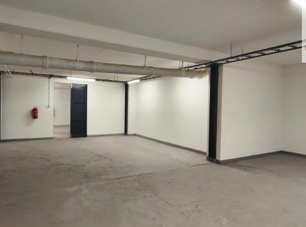 KULÍČEK Reality - Pronájem skladu - Vstup do skladu | Pronájem - skladovací prostor, 404 m²