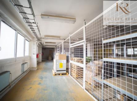 KULÍČEK Reality - Pronájem skladu - Přístup ke skladu | Pronájem - skladovací prostor, 456 m²