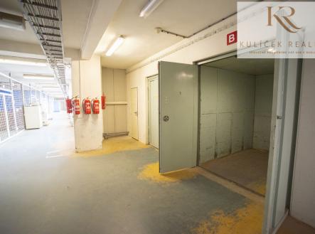KULÍČEK Reality - Pronájem skladu - Nákladní výtahy | Pronájem - skladovací prostor, 127 m²