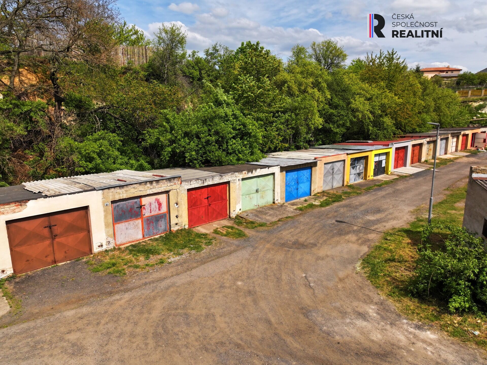 Pronájem garáže/ skladovacího prostoru na Bílém Kopci, 21m2, bez elektřiny