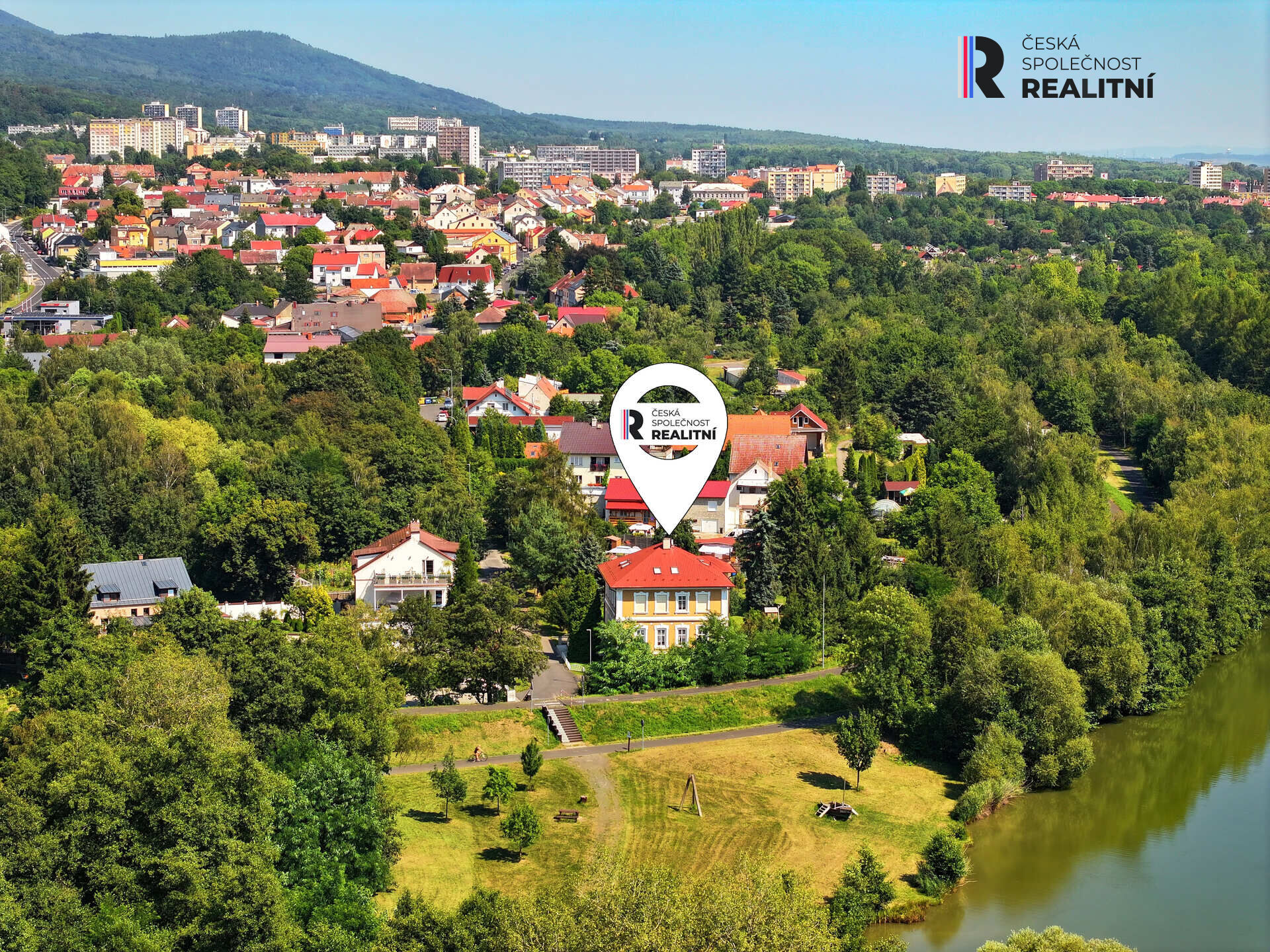 Prodej vícegenerační vily/RD, 3 bytové jednotky, garáž, dílna, wellness... Pozemek 1532m2, Chudeřín