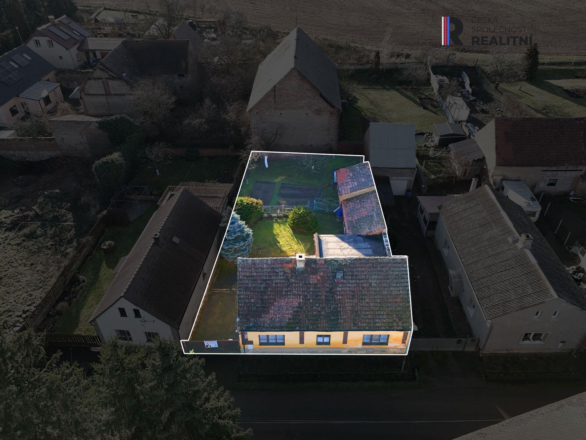 Prodej domu k rekonstrukci, 2+1, pozemek 457m2, Očihovec