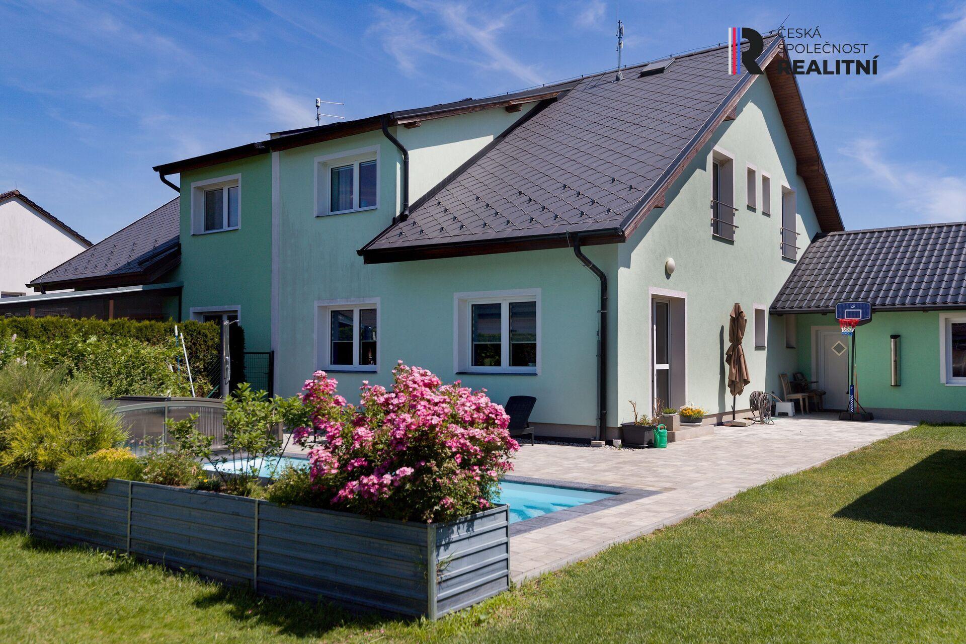 Prodej rodinného domu 5+kk Na Barborce, bazén, sauna, pergola