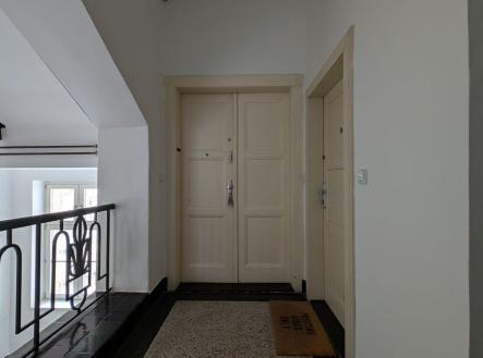 Pronájem bytu, 1+1, 69 m²