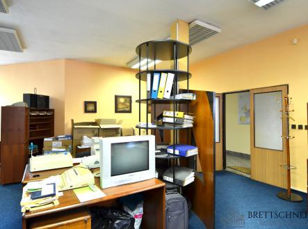 Pronájem - kanceláře, 252 m²