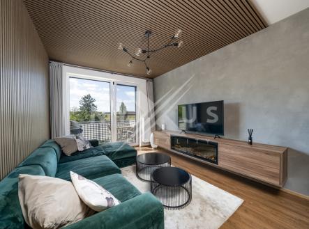 Obývací pokoj se vstupem na jeden z balkónů | Prodej bytu, 5+kk, 139 m²