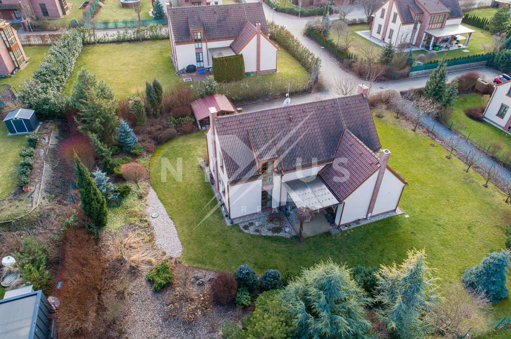 Dostatečná vzdálenost od sousedů zaručuje soukromí.