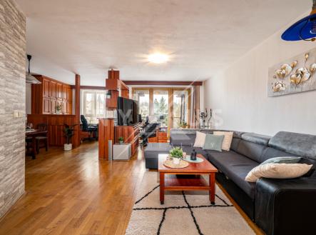 Obývací pokoj směrem k lodžii | Prodej bytu, 3+kk, 132 m²