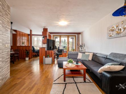 Obývací pokoj směrem k lodžii | Prodej bytu, 3+kk, 132 m²