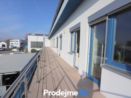 Pronájem - kanceláře, 87 m²