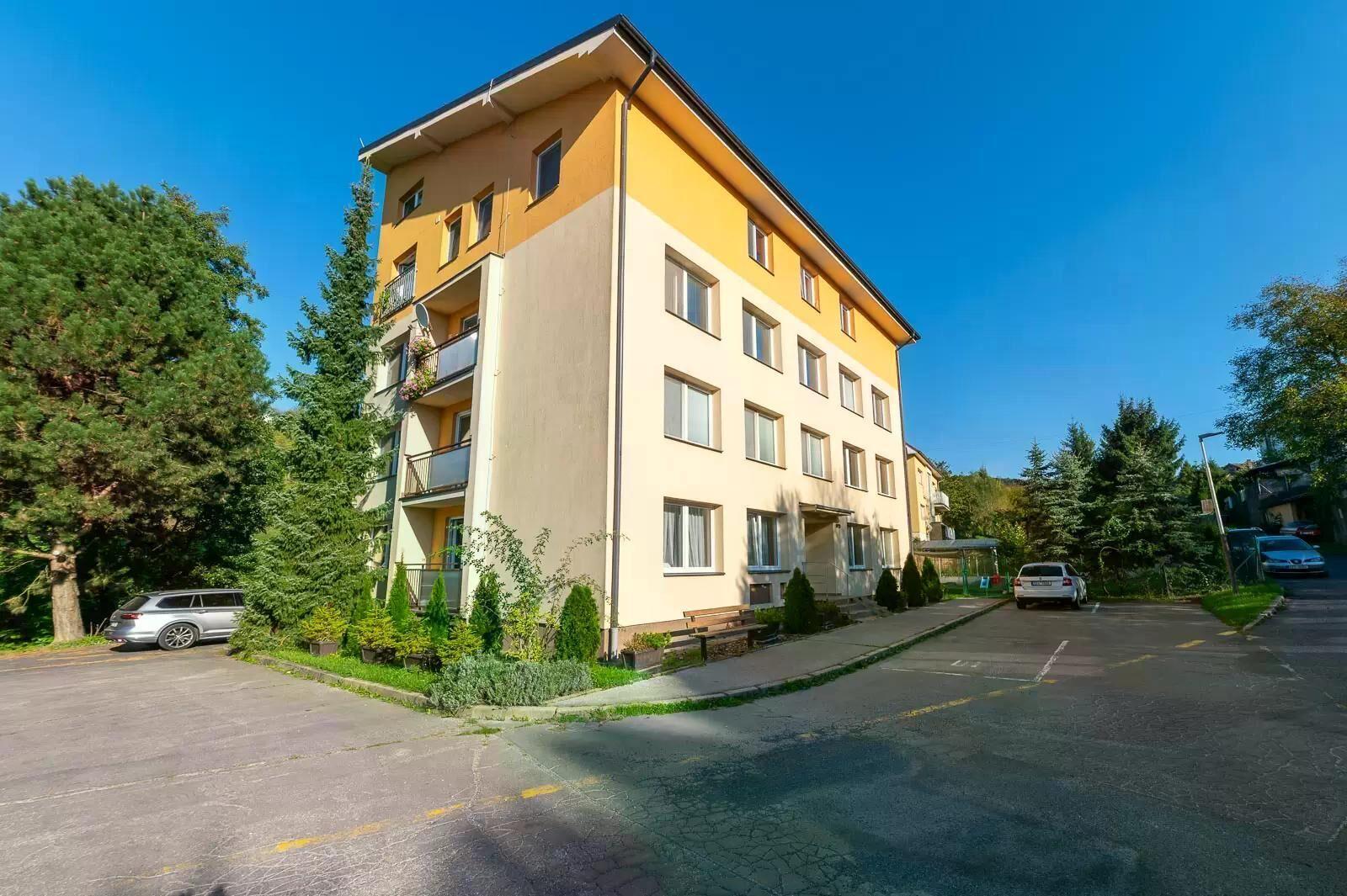 Pronájem bytu 3+1, 72 m², Luhačovice – parkování, klidná lokalita