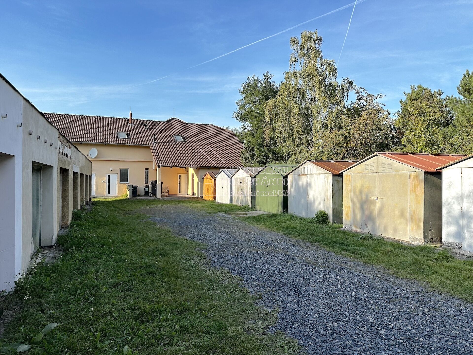 Garáž ke koupi, Husinec-Řež, ul. Hlavní