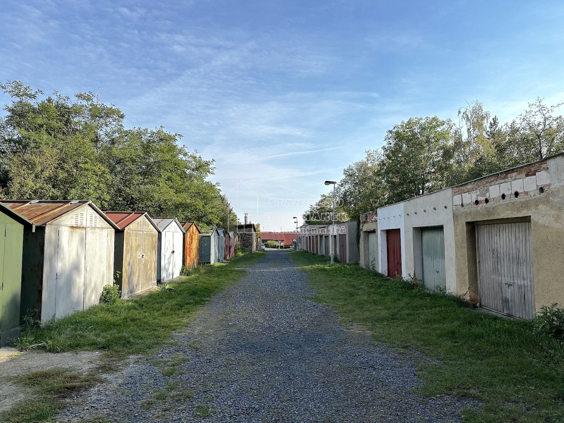 Garáž ke koupi, Husinec-Řež, ul. Hlavní