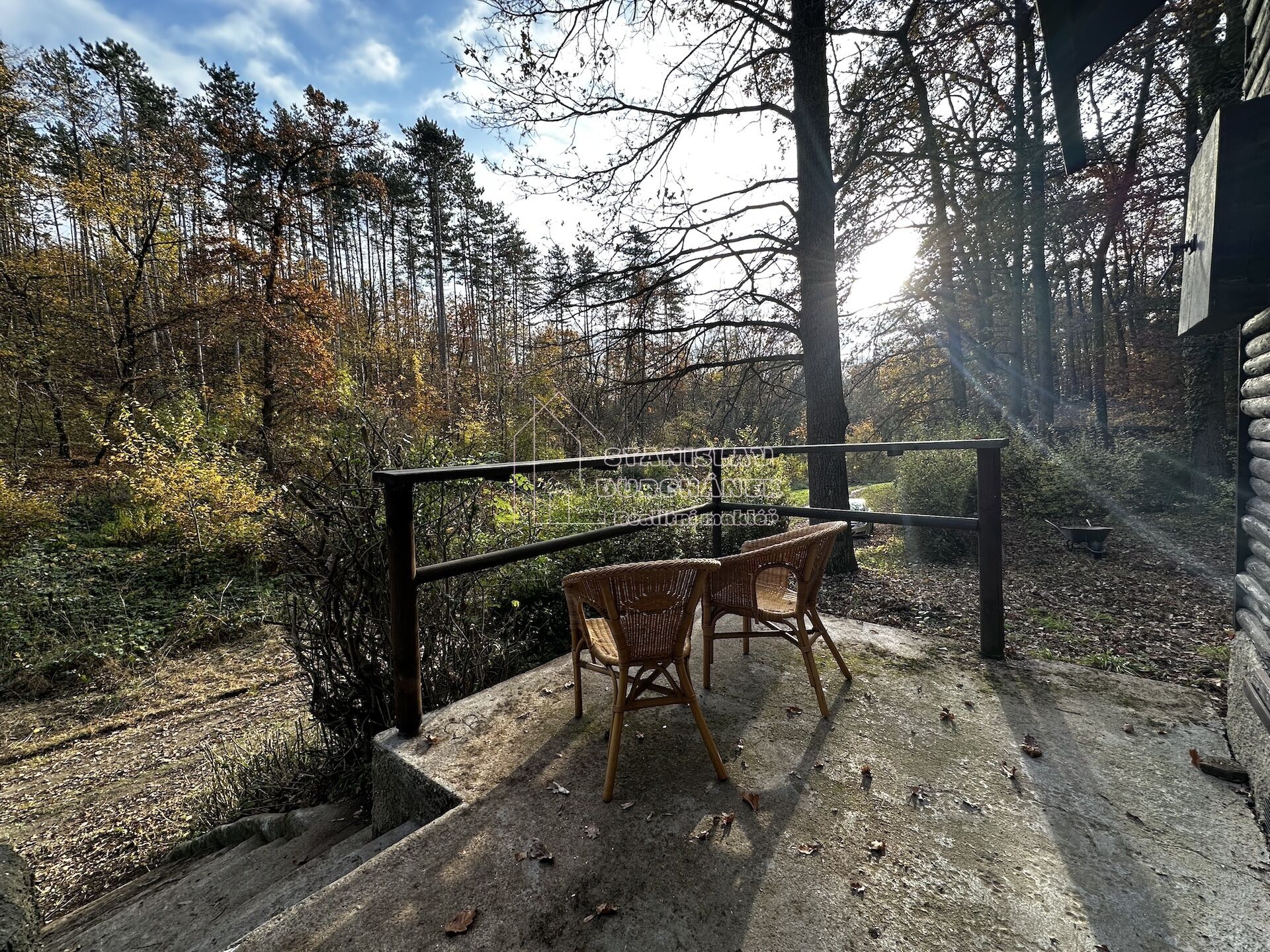 Chata na kraji lesa, Trněný Újezd, obec Mořina, okres Beroun, 16 km od metra Zličín