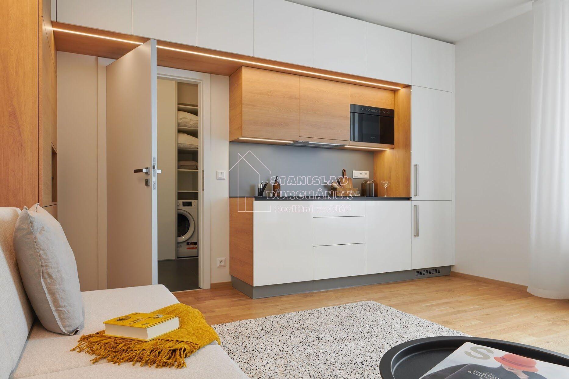 Pronájem vybaveného bytu 1+kk, 27 m2, Praha 8-Střížkov, ulice Střížkovská, 5 minut od metra