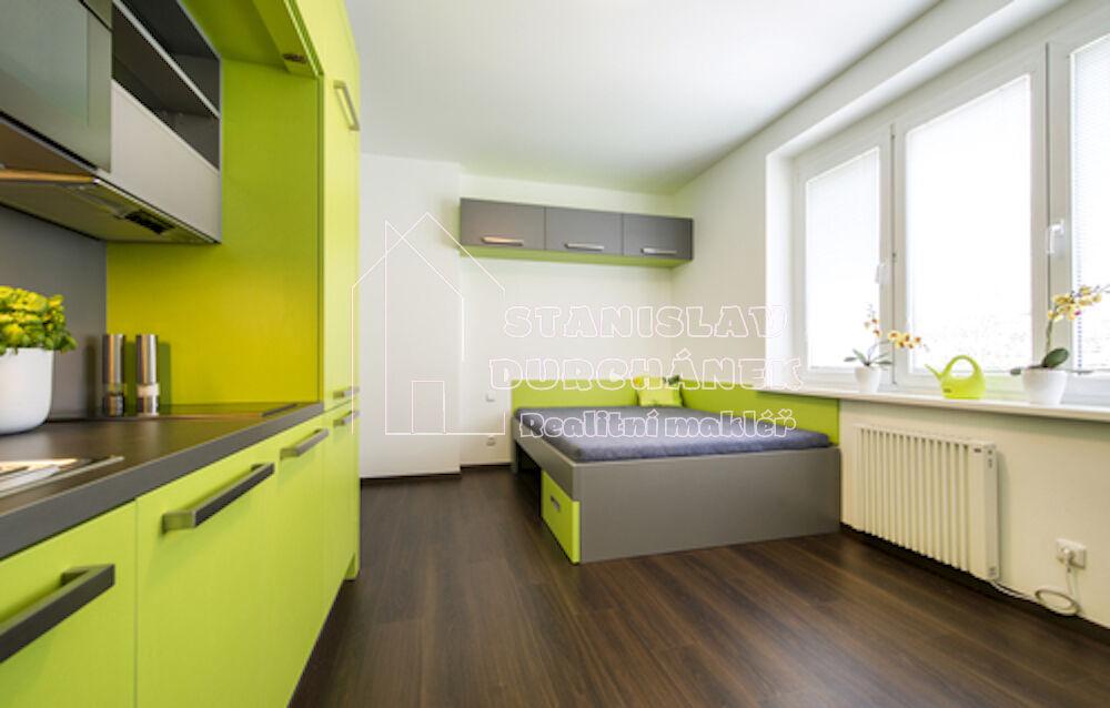 Pronájem samostatného pokoje s vlastním kuchyňským koutem, Praha 8-Ládví, ul. Střelničná