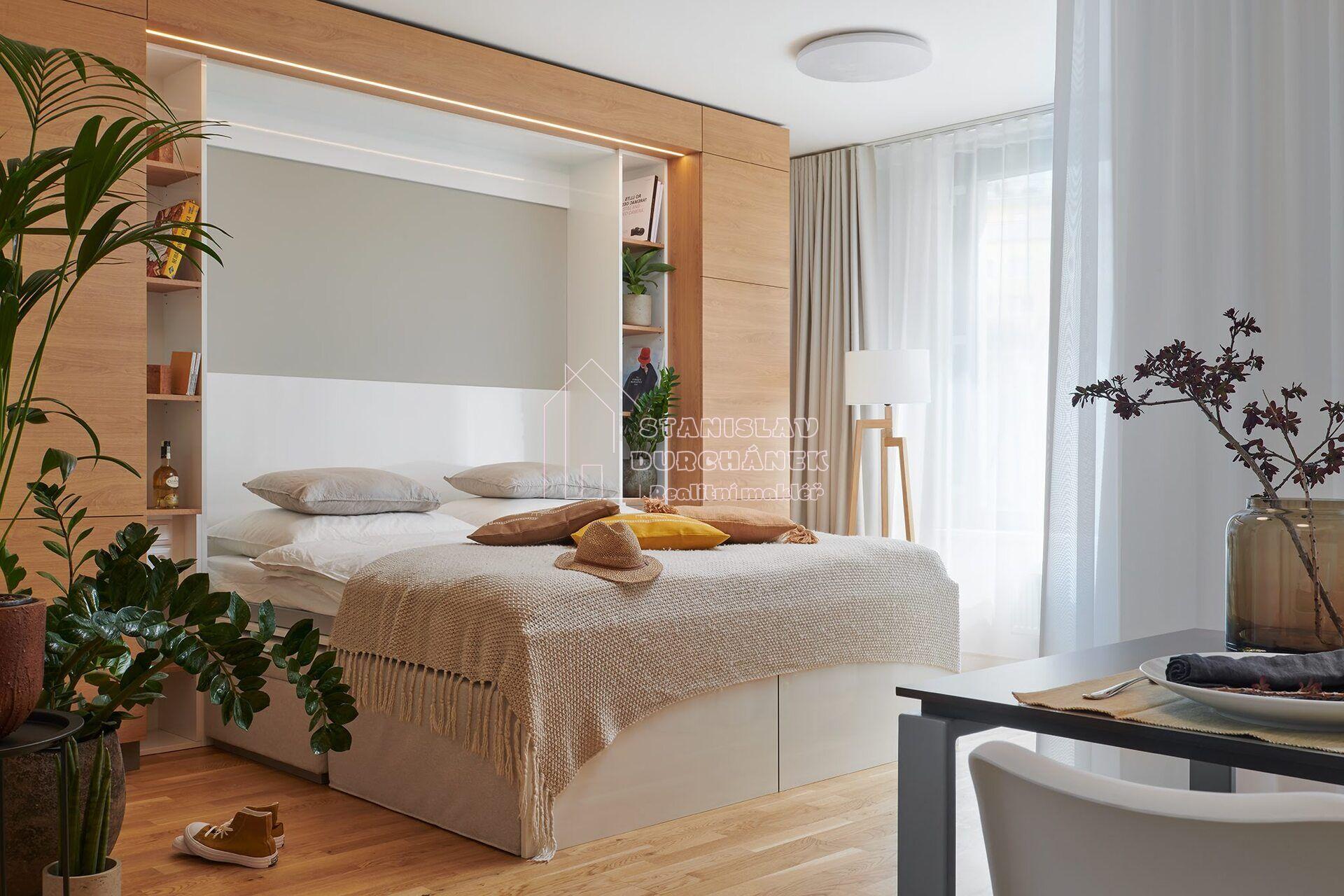 Pronájem vybaveného bytu 1+kk s lodžií, Praha 8-Střížkov, ulice Střížkovská, 5 minut od metra