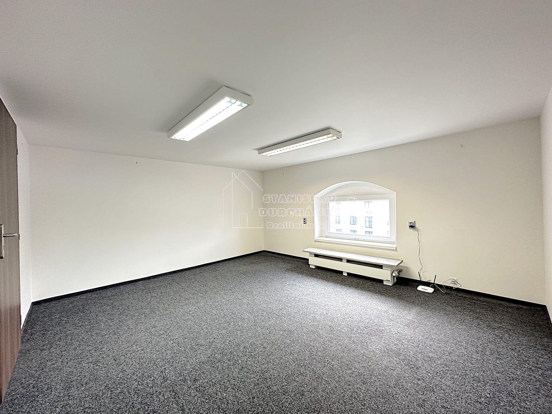 Pronájem kanceláře 17,4 m2, Praha 8-Karlín, ul. Thámova, 2 min od metra Křižíkova