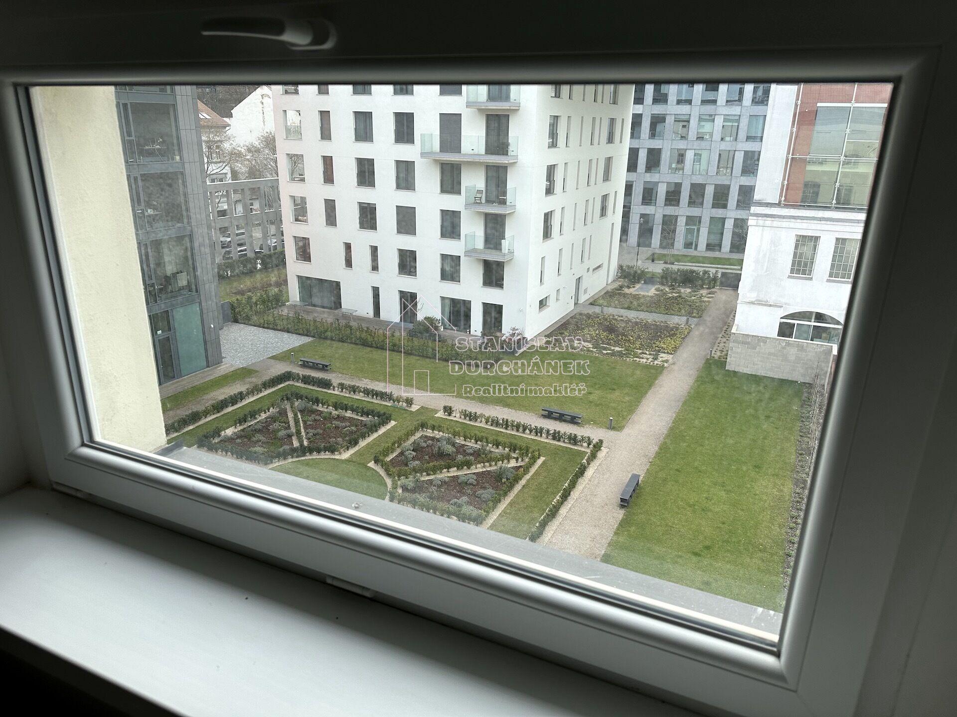 Pronájem kanceláře 17,4 m2, Praha 8-Karlín, ul. Thámova, 2 min od metra Křižíkova