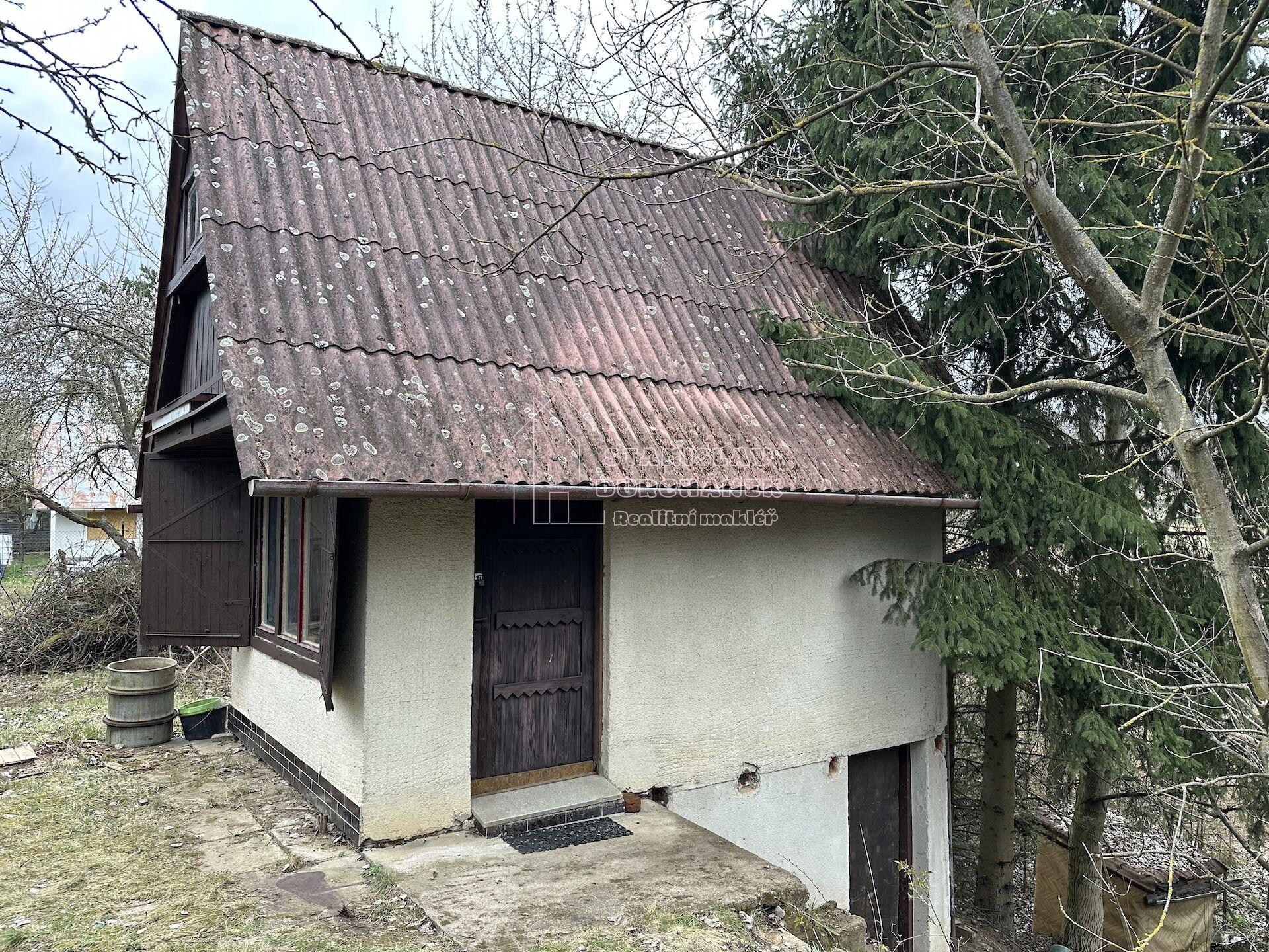 Zděná chata 16 m2 + obytné podkroví a sklep, Brno - Kníničky