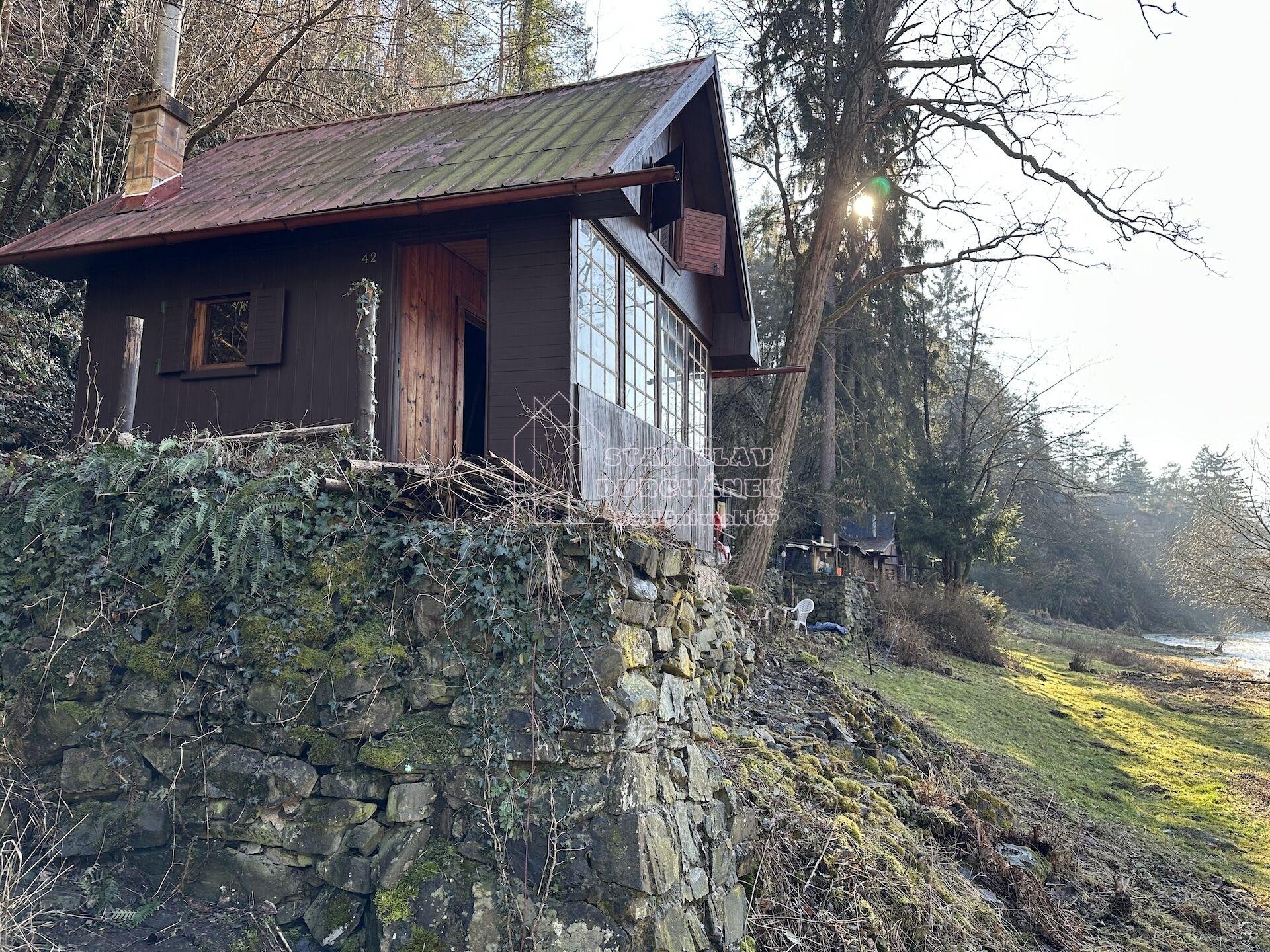 Prodej malé chaty v první řadě u řeky Sázavy – Kamenný Přívoz, část Hostěradice