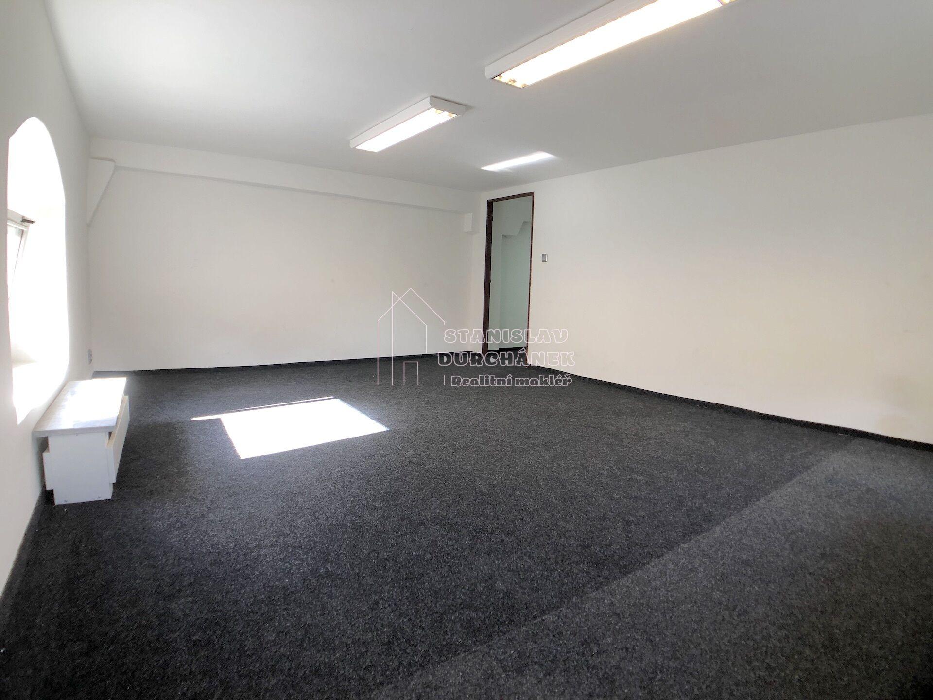 Pronájem kanceláře 23,2 m2, Praha 8-Karlín, ul. Thámova, 2 min od metra Křižíkova