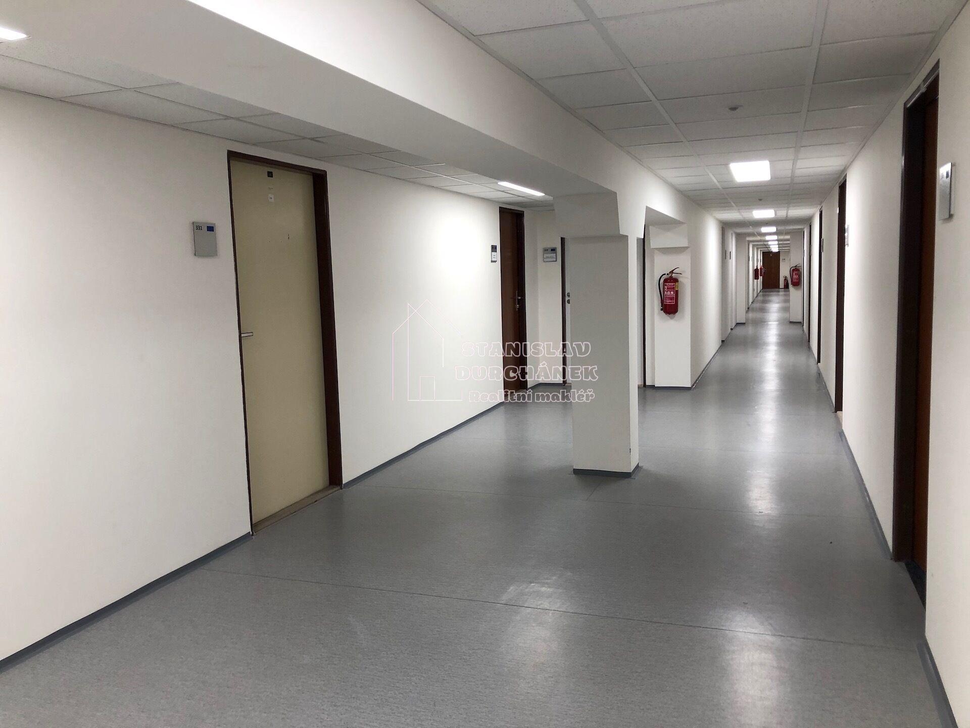 Pronájem kanceláře 23,2 m2, Praha 8-Karlín, ul. Thámova, 2 min od metra Křižíkova