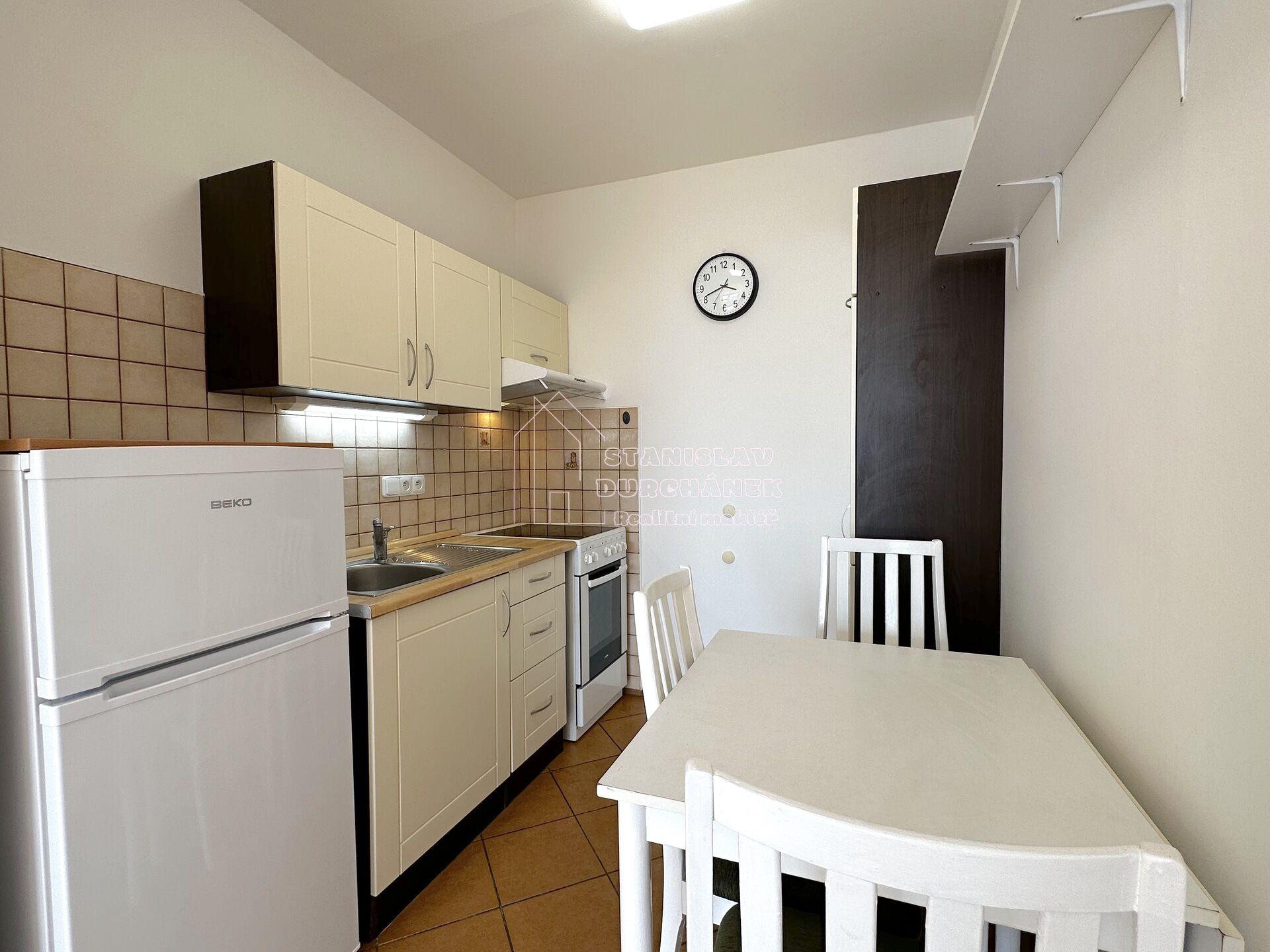Pronájem nevybaveného bytu 2+kk, 44 m2, Praha 13-Stodůlky (Luka), ul. Trávníčkova