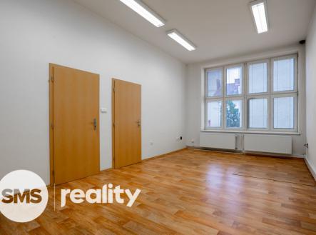 Pronájem - kanceláře, 329 m²