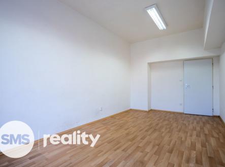 Pronájem - kanceláře, 328 m²
