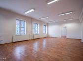 Pronájem - kanceláře, 328 m²