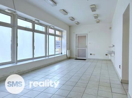 obrazek-whatsapp-2024-11-27-v-20-30-17-bb1ef02d.jpg | Pronájem - obchodní prostor, 58 m²
