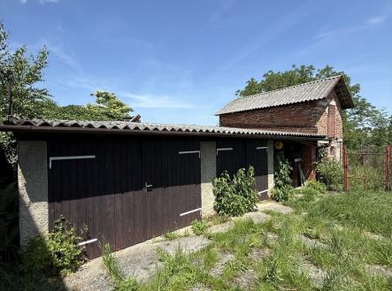 2 garáže, přístavky za domem | Pronájem - dům/vila, 160 m²