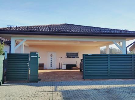 9e9cfe00-ecd0-4da4-a30d-86c52223288f.jpg | Prodej - dům/vila, 194 m²