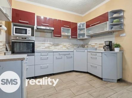 real-estate-decluttering-edit-nano-banana-pro-06863.jpg | Prodej - dům/vila, 79 m²