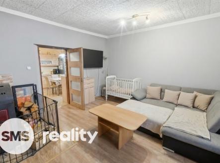 real-estate-decluttering-edit-nano-banana-pro-80682.jpg | Prodej - dům/vila, 79 m²