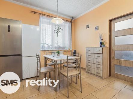 real-estate-decluttering-edit-nano-banana-pro-01593.jpg | Prodej - dům/vila, 79 m²
