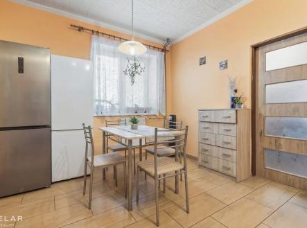 real-estate-decluttering-edit-nano-banana-pro-01593.jpg | Prodej - dům/vila, 79 m²
