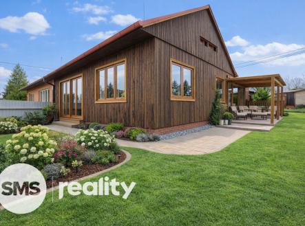 20260402-1500-image-generation-remix-01kn74e5j9f4qbr2rcg5ykgdvy.png | Prodej - dům/vila, 55 m²