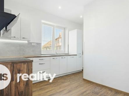 remove-the-fridge-2k-202604301007.jpeg | Pronájem bytu, 5+1, 95 m²