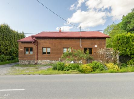 Pohled na dům od hlavní cesty. | Prodej - dům/vila, 300 m²