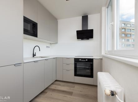 Tato kombinace nevyjde jen tak rychle z mody. Jednoduchá a zároveň elegantní. | Prodej bytu, 2+1, 51 m²