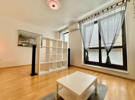 . | Pronájem bytu, 1+kk, 31 m²