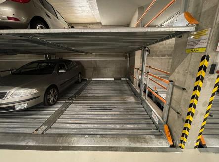 . | Pronájem - malý objekt/garáž